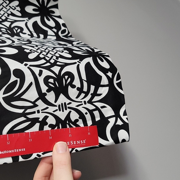 B&W Print Halter Dress V-Neckline - Picture 11 of 14